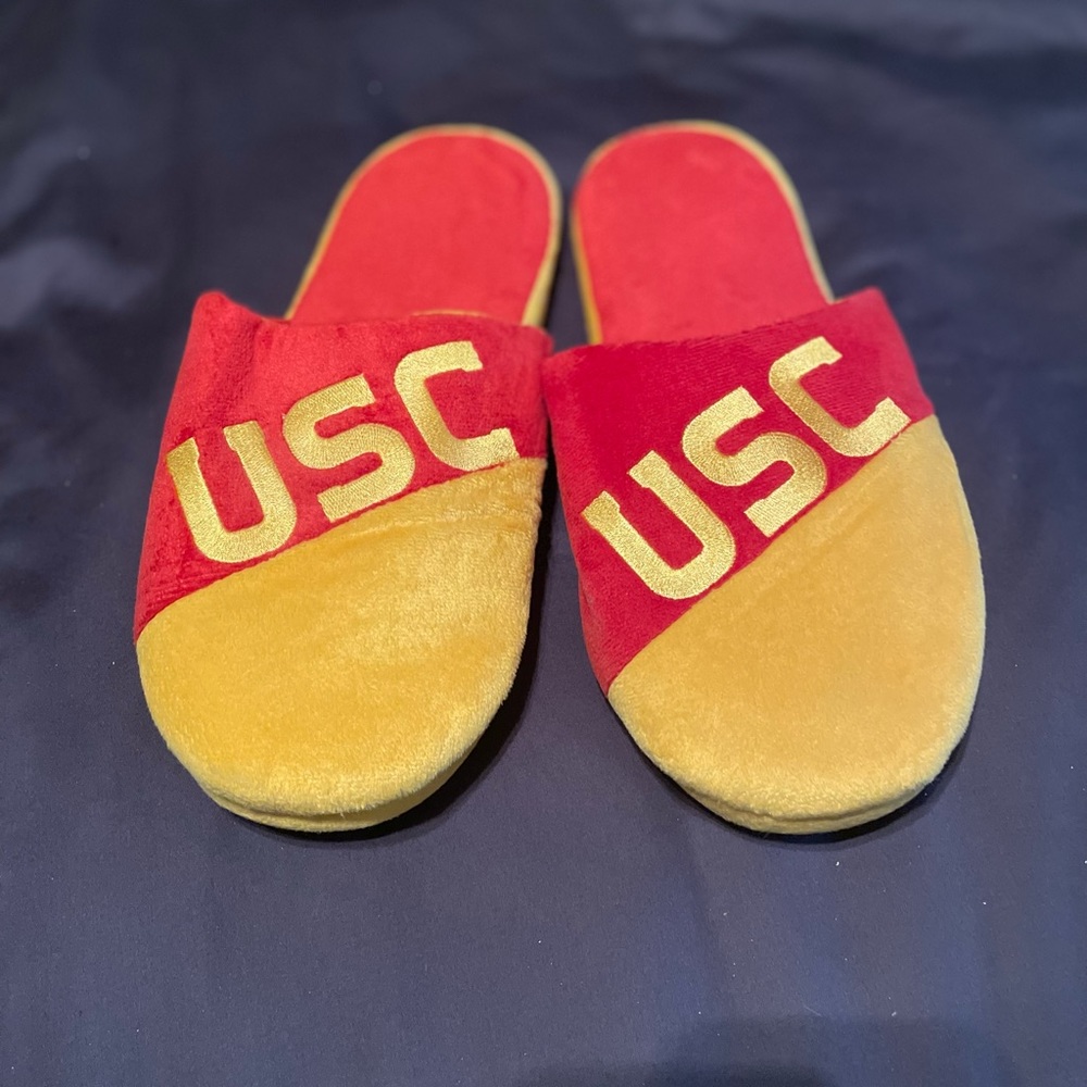 New USC slippers XL 13/14